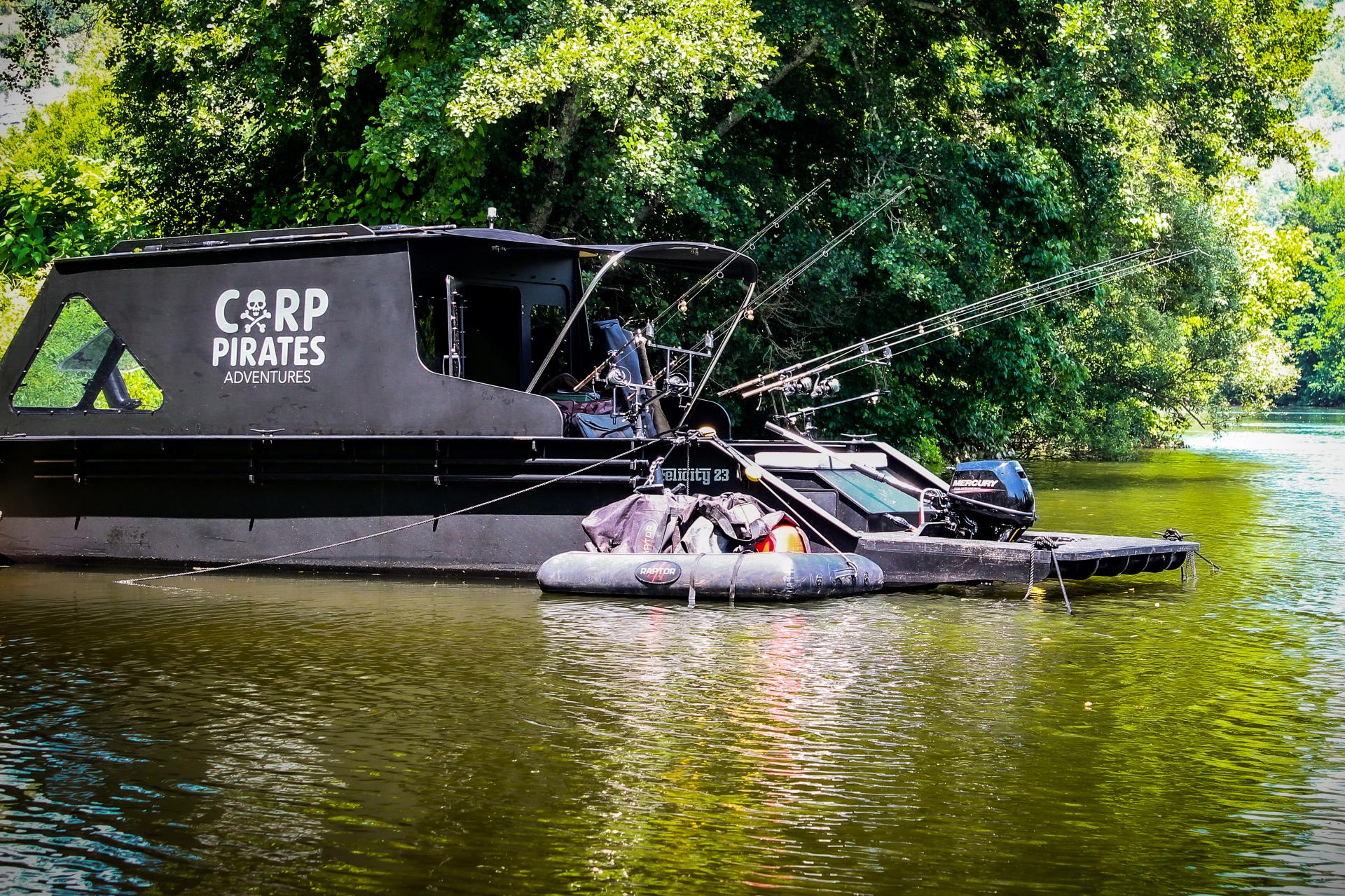 À propos de nous. Aventures des pirates de la carpe.